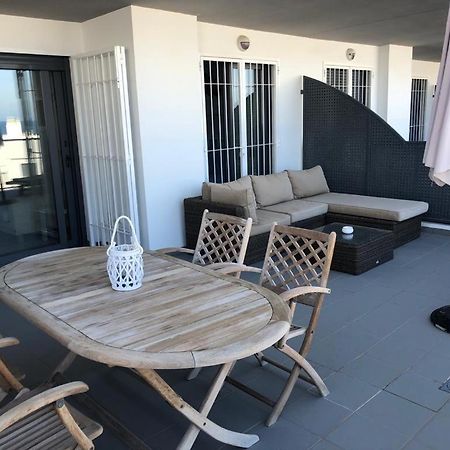Luxury Beach Front Apartment Ареналес-дель-Соль Экстерьер фото
