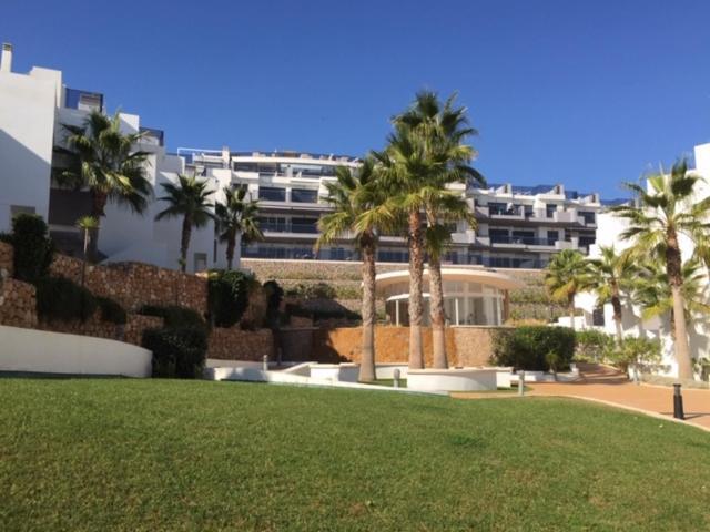 Luxury Beach Front Apartment Ареналес-дель-Соль Экстерьер фото