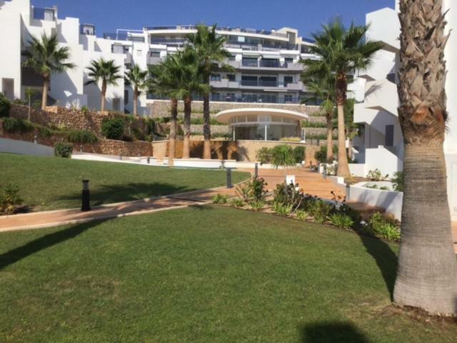 Luxury Beach Front Apartment Ареналес-дель-Соль Экстерьер фото